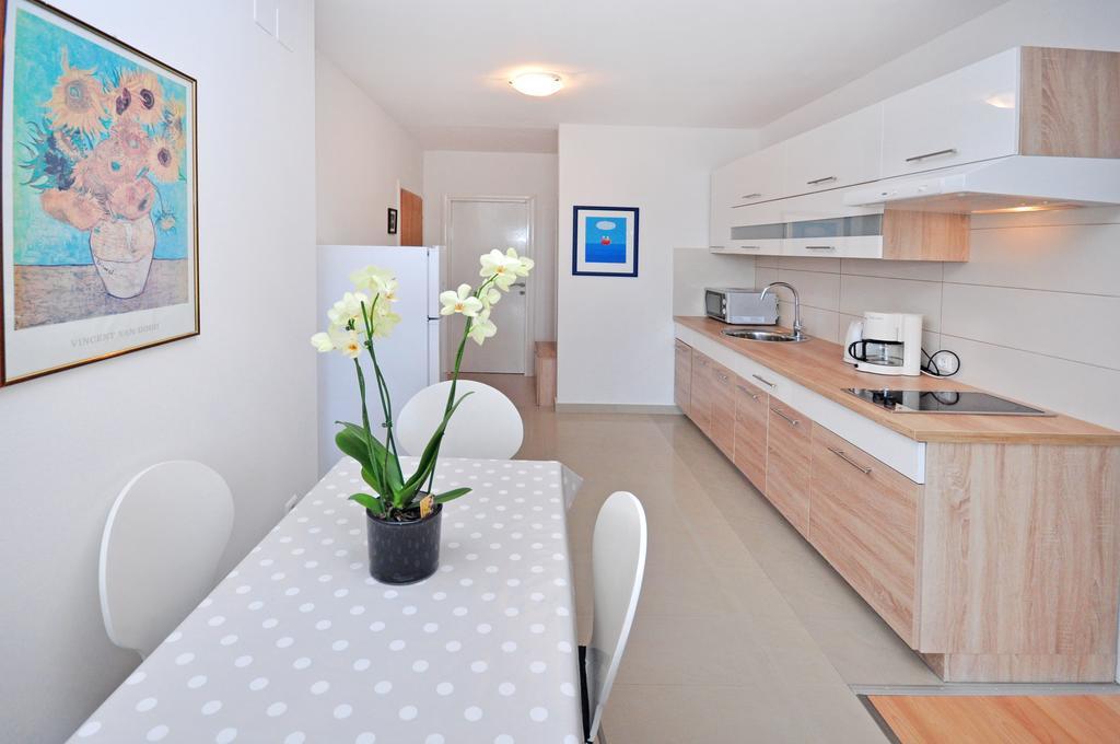 Apartments Zorka Leko Омиш Номер фото